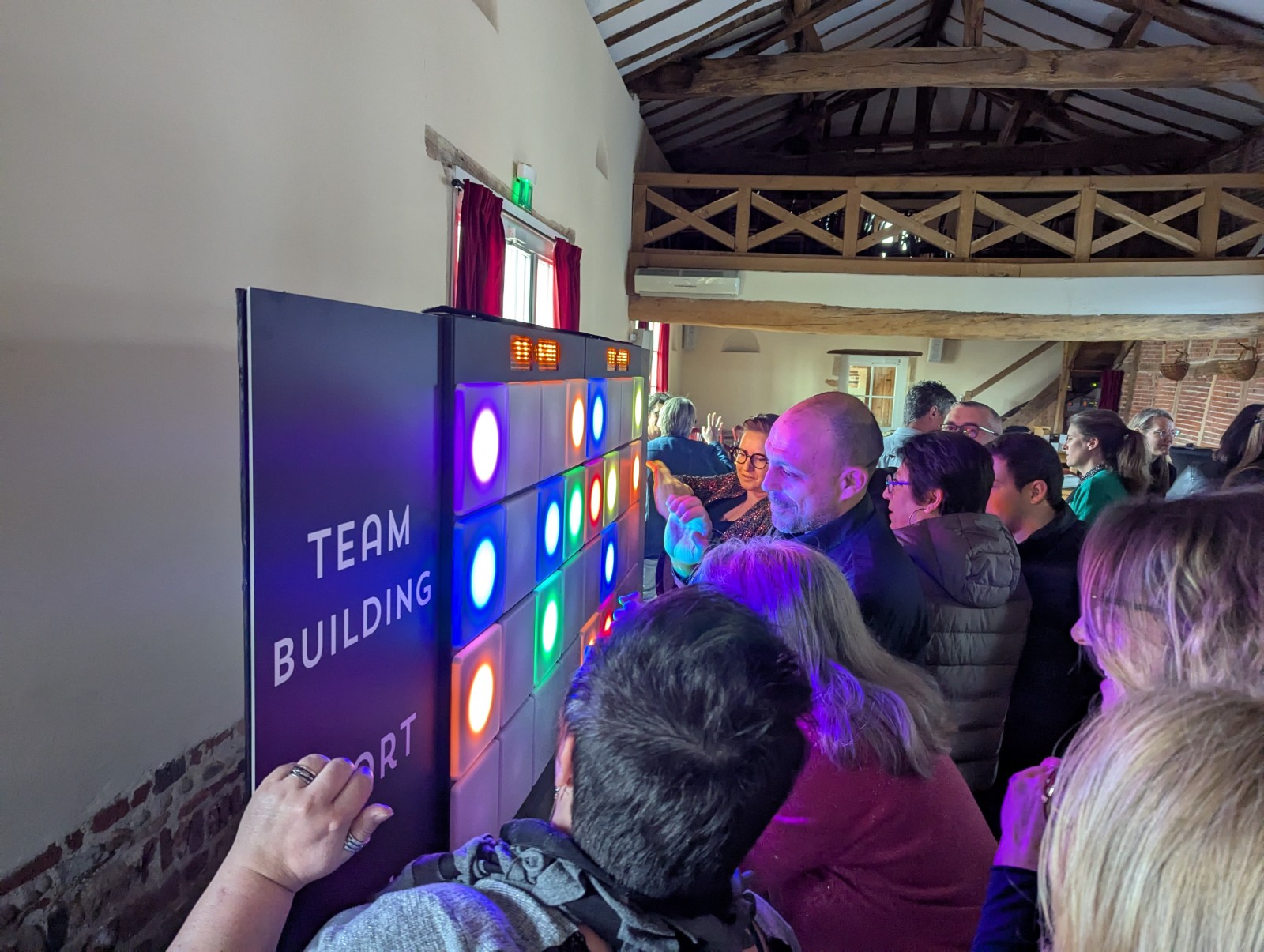 Louer un mur connecté pour une journée prévention en entreprise à Mâcon en Saône-et-Loire
